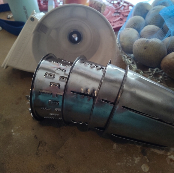 KitchenAid Shredder and Slicer - Picture 4 of 4